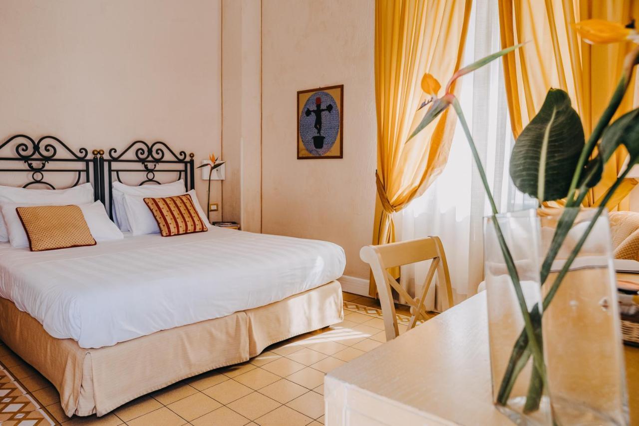 Costantinopoli 104 Hotel Napoli Ngoại thất bức ảnh